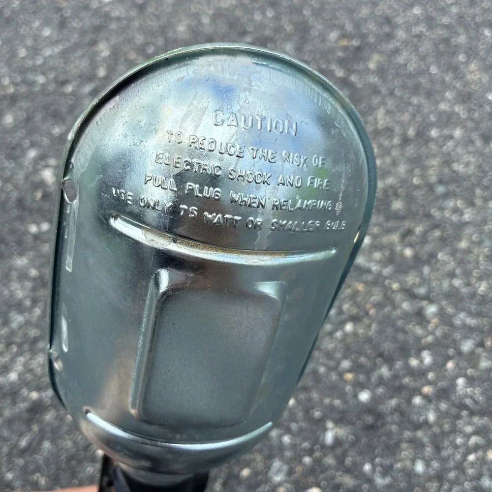 VINTAGE AC DELCO CORD REEL SHOP LIGHT - UNTESTED ! AS IS !